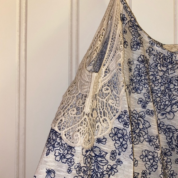 Off the shoulder Shirt - Picture 3 of 4